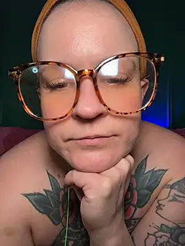 quinnmariexo online show from May 23, 2026, 7:40 pm