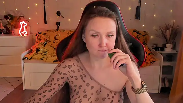 Snapshot of desperatehousewife__ chatting on September 14, 2025, 2:38 pm desperatehousewife   online show from September 14, 2025, 2:38 pm