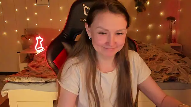 desperatehousewife   online show from April 3, 2026, 7:01 pm