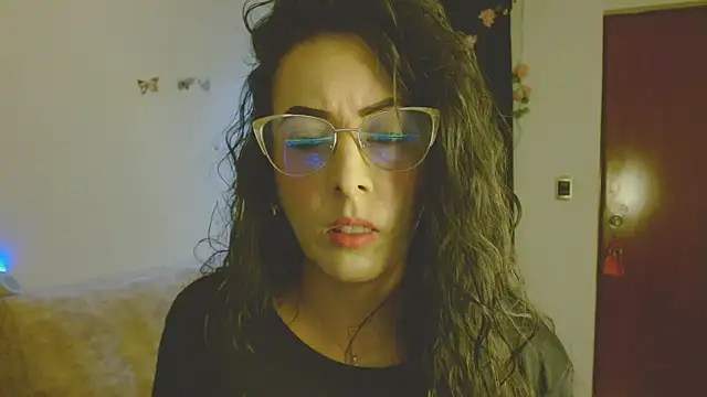 Snapshot of ella_peck chatting on May 16, 2026, 7:45 pm ella peck online show from May 16, 2026, 7:45 pm