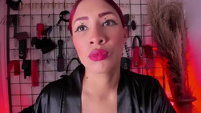 charrlotte quinn online show from November 10, 2025, 2:49 pm