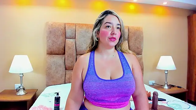 MiiaHot online show from February 2, 2026, 7:45 pm