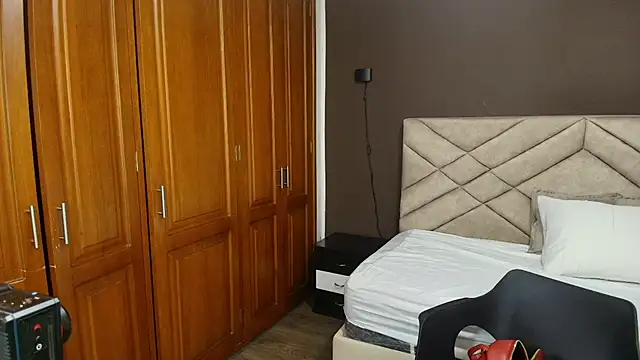 Raquel jones online show from October 24, 2025, 11:50 am