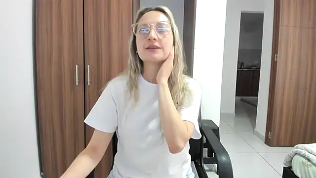 Adele johnsonn1 online show from September 10, 2025, 4:29 pm