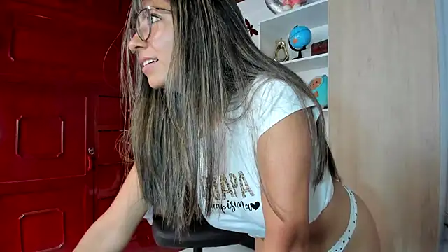 Isabellaa22 1 online show from June 4, 2026, 6:25 pm