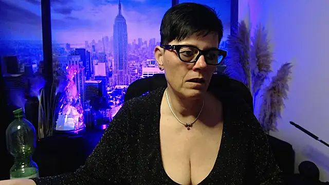 ninarandmann online show from May 18, 2026, 4:46 pm