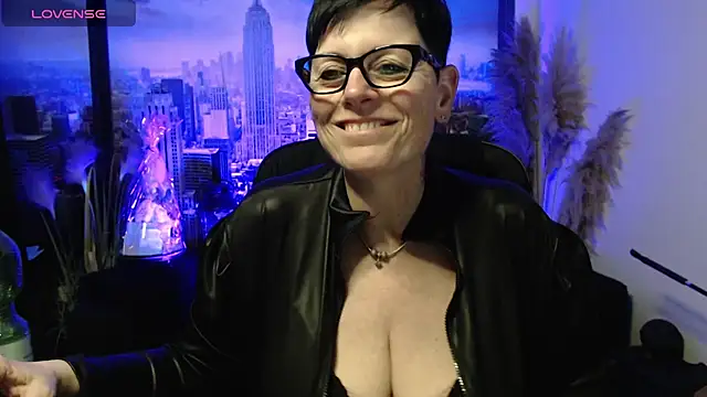 ninarandmann online show from May 19, 2026, 2:01 pm