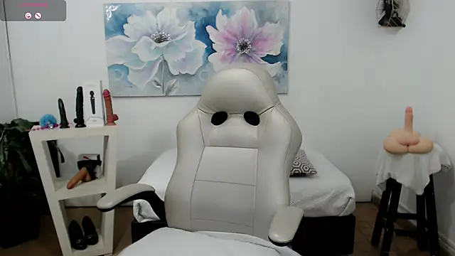 mom hot   online show from March 1, 2025, 9:48 pm