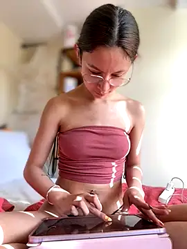 Bonniepark online show from November 4, 2025, 12:26 pm