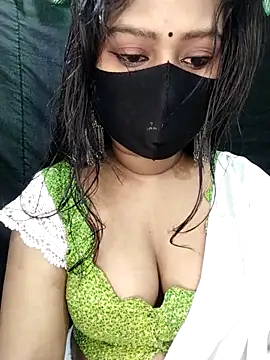 Idhika Paul online show from November 18, 2025, 3:45 am