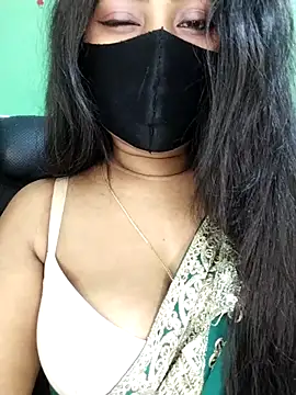 Idhika Paul online show from March 8, 2026, 2:32 pm