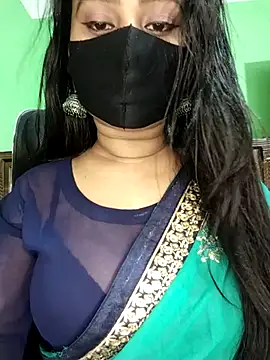 Idhika Paul online show from March 25, 2026, 9:32 pm