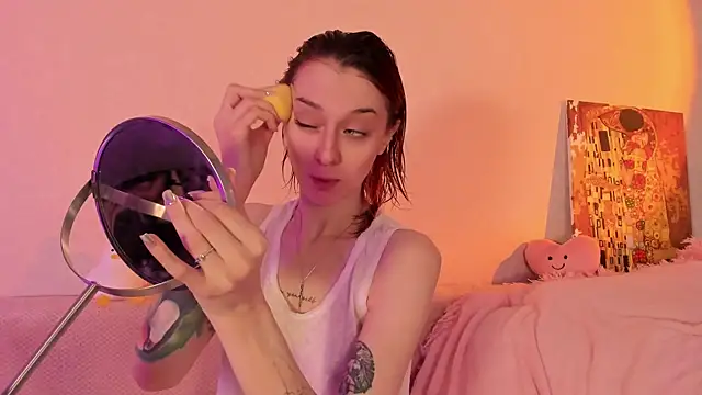 Snapshot of CrystalRey chatting on February 4, 2025, 5:21 am CrystalRey online show from February 4, 2025, 5:21 am