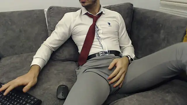 Naughtb0y online show from February 6, 2026, 6:44 pm