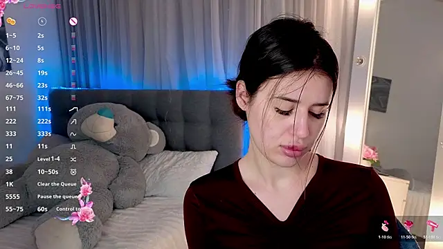 Milkissss online show from April 13, 2026, 4:40 am