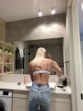 LuisaBecker online show from January 2, 2025, 12:13 pm