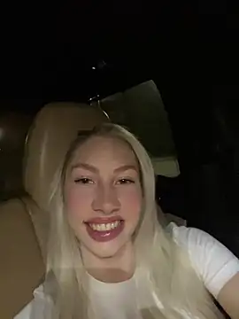 LuisaBecker online show from March 15, 2025, 7:59 pm