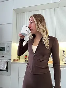 LuisaBecker online show from January 19, 2026, 9:57 am