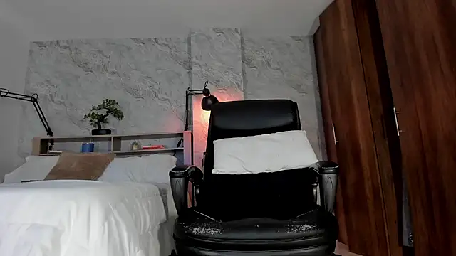 Snapshot of bruno_woods chatting on October 11, 2025, 7:23 pm bruno woods online show from October 11, 2025, 7:23 pm
