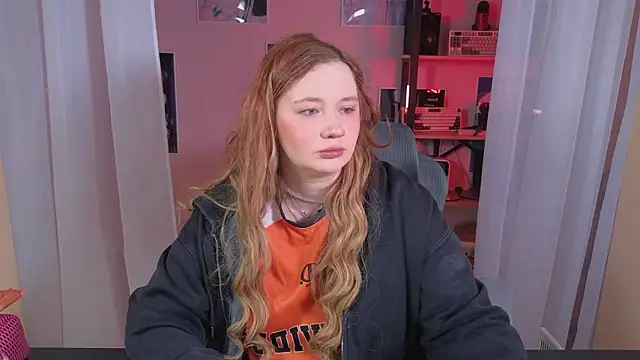 Snapshot of carolina_elf chatting on February 18, 2026, 5:14 am carolina elf online show from February 18, 2026, 5:14 am