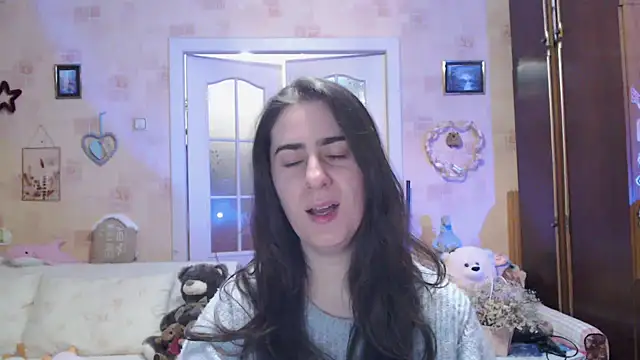 INELIKA online show from November 18, 2025, 8:35 pm