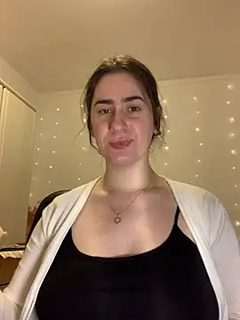 INELIKA online show from April 8, 2026, 10:32 pm