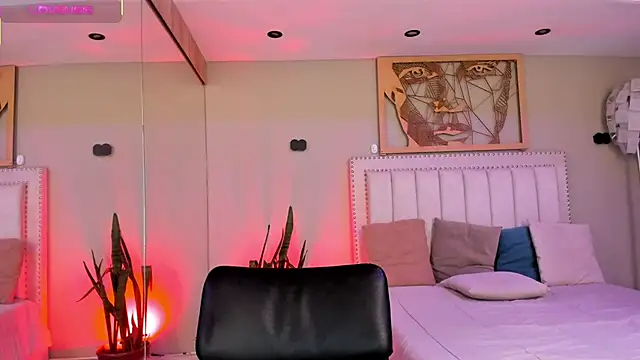  AlejaCruz  online show from September 29, 2025, 7:19 pm