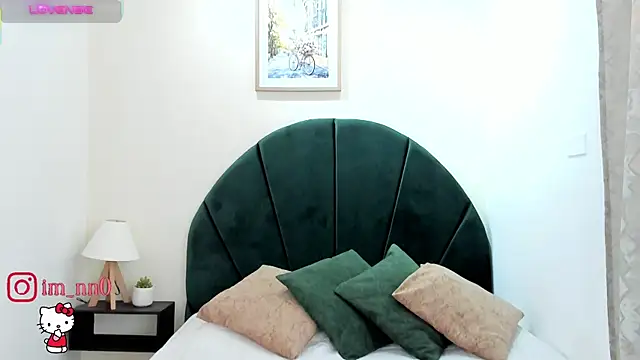  AlejaCruz  online show from January 12, 2026, 5:51 pm