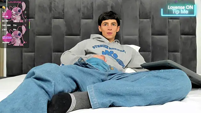 Adam Clay21 online show from March 5, 2025, 4:13 pm