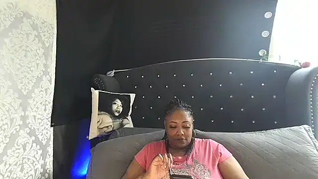 Snapshot of msyvette1970@xh chatting on January 15, 2025, 5:15 pm msyvette1970xh online show from January 15, 2025, 5:15 pm