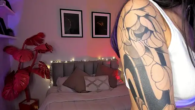 Violetta Nur online show from February 12, 2026, 9:43 pm