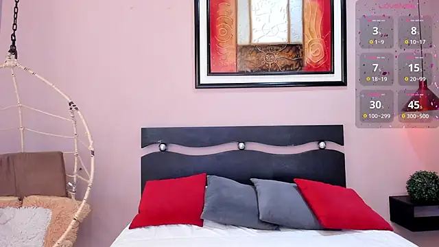  LaraMom  online show from October 12, 2025, 6:29 pm