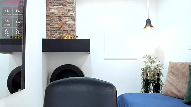  LaraMom  online show from October 21, 2025, 7:36 pm