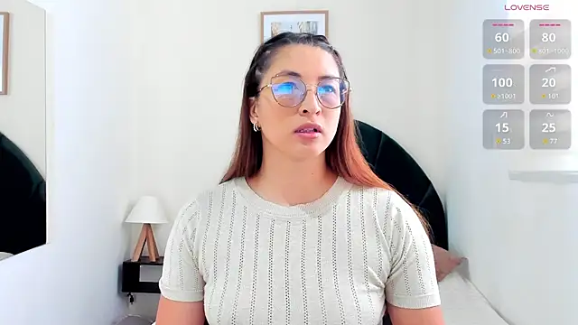  LaraMom  online show from April 4, 2026, 7:44 pm