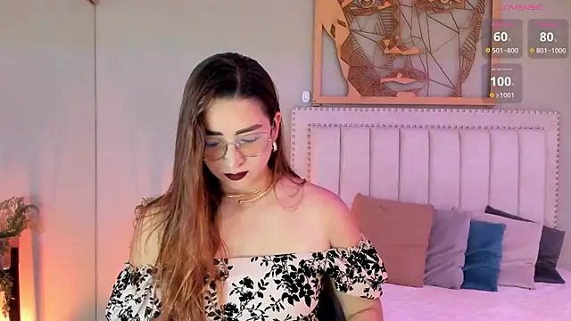  LaraMom  online show from April 13, 2026, 7:52 pm