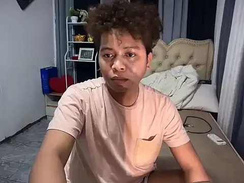 asian sweetboy online show from March 3, 2026, 7:14 am