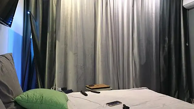 Snapshot of SophieInkk chatting on March 8, 2026, 5:17 pm SophieInkk online show from March 8, 2026, 5:17 pm