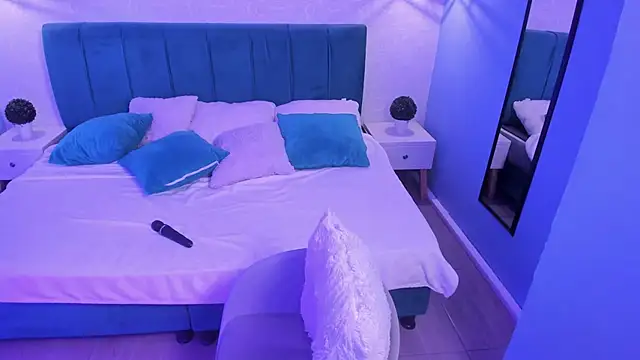 tiffani  love online show from February 13, 2025, 3:03 pm