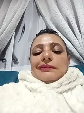 Emily0215 online show from February 5, 2026, 11:42 pm