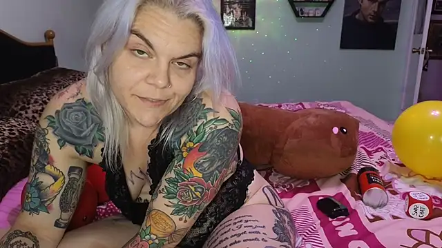 CherryBombBomb online show from December 7, 2024, 9:39 am