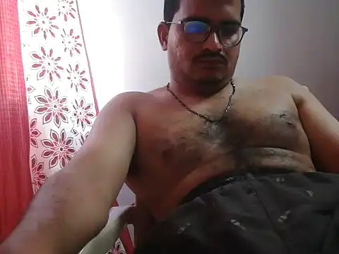 naughtymike0007 online show from May 18, 2026, 2:07 am