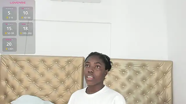 Snapshot of Alessiiaa_ chatting on February 10, 2026, 5:50 pm Alessiiaa online show from February 10, 2026, 5:50 pm