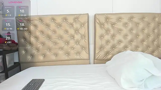 Snapshot of Alessiiaa_ chatting on February 14, 2026, 3:53 pm Alessiiaa online show from February 14, 2026, 3:53 pm