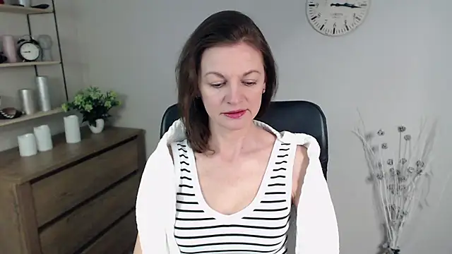 Snapshot of VivianWILD chatting on January 17, 2025, 6:47 am VivianWILD online show from January 17, 2025, 6:47 am