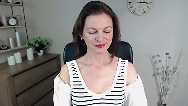 Snapshot of VivianWILD chatting on January 17, 2025, 9:49 am VivianWILD online show from January 17, 2025, 9:49 am