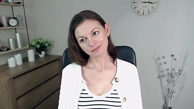 Snapshot of VivianWILD chatting on January 17, 2025, 12:52 pm VivianWILD online show from January 17, 2025, 12:52 pm