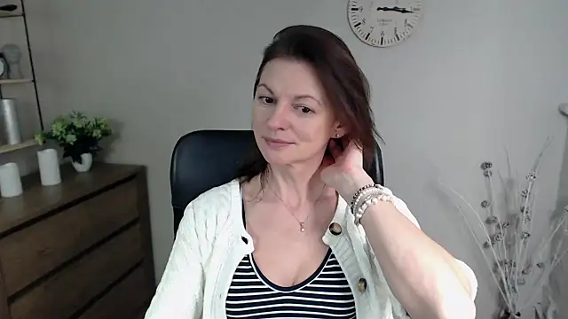 Snapshot of VivianWILD chatting on January 23, 2025, 10:11 am VivianWILD online show from January 23, 2025, 10:11 am