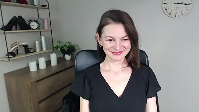 Snapshot of VivianWILD chatting on January 27, 2025, 11:00 am VivianWILD online show from January 27, 2025, 11:00 am