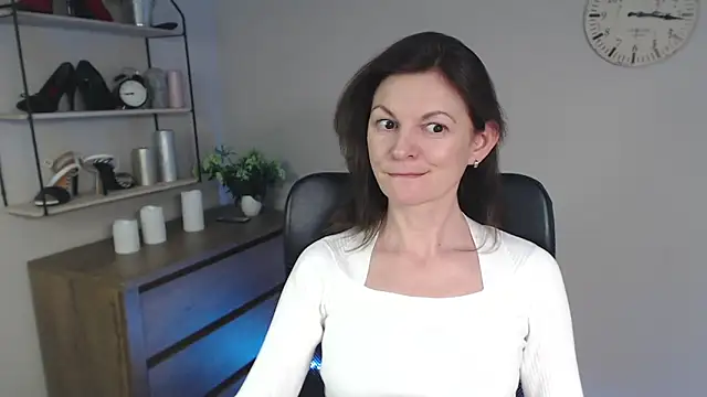 Snapshot of VivianWILD chatting on February 5, 2025, 10:41 am VivianWILD online show from February 5, 2025, 10:41 am