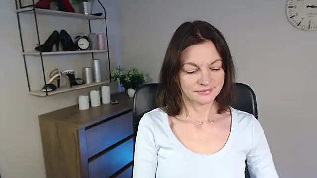 Snapshot of VivianWILD chatting on February 10, 2025, 6:53 am VivianWILD online show from February 10, 2025, 6:53 am